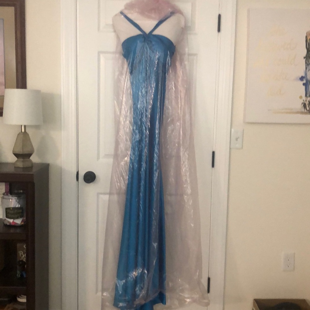 Beautiful blue formal dress!